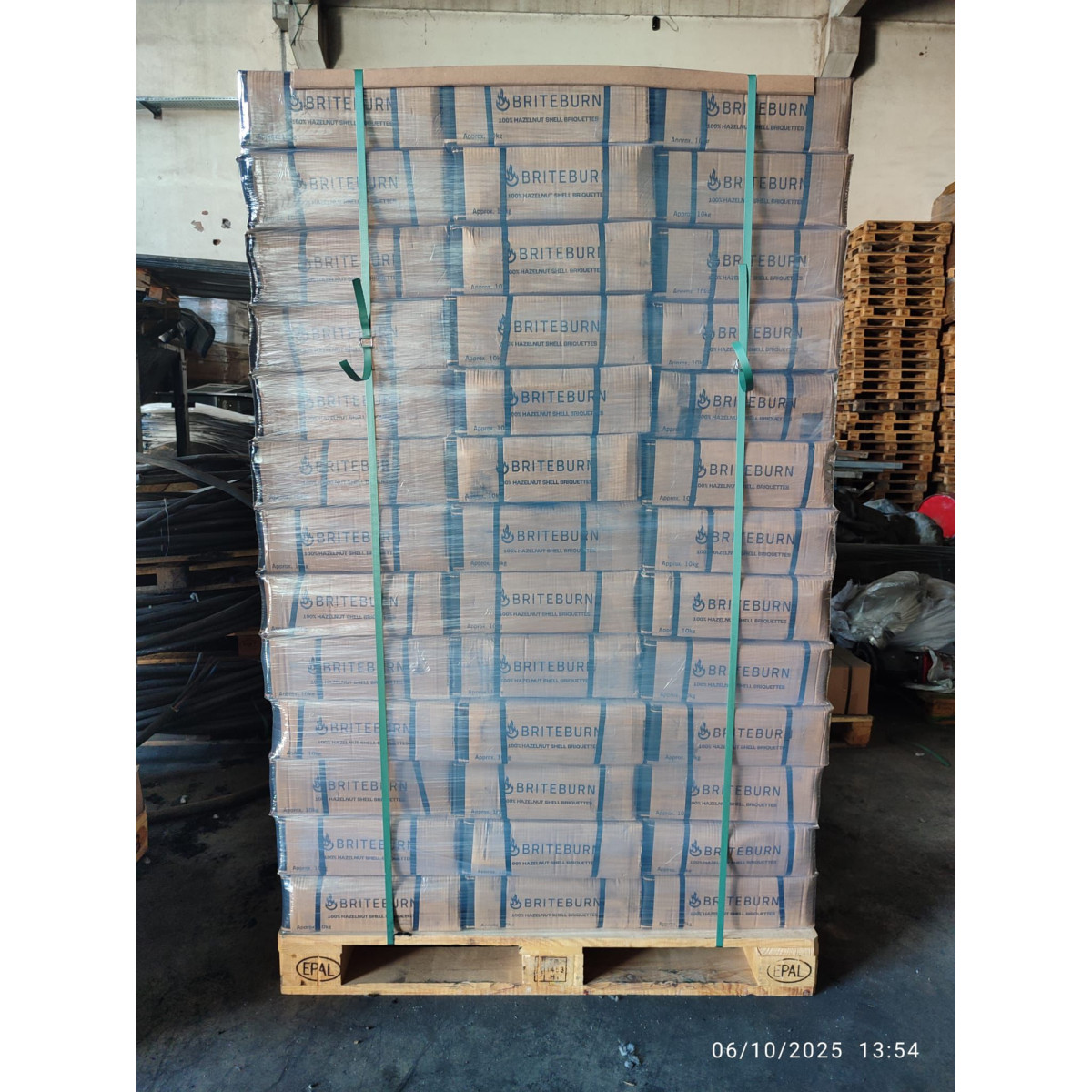 BRITEBURN Hazelnut Shell Pini Kay Briquettes